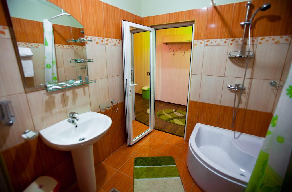Hotel La Gil Bucarest Habitación foto