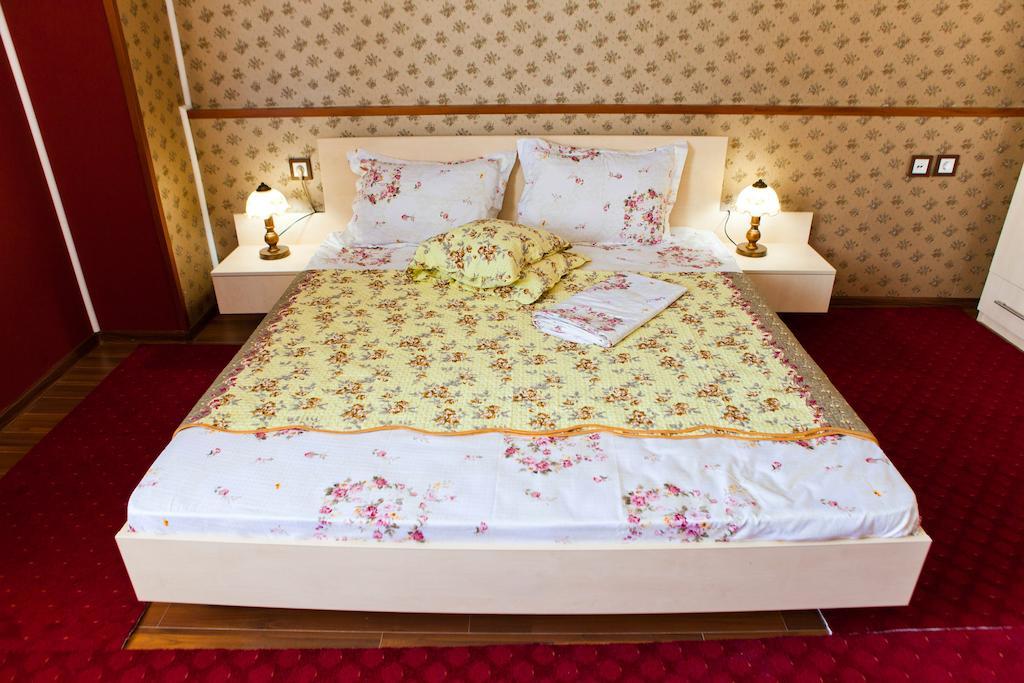Hotel La Gil Bucarest Habitación foto