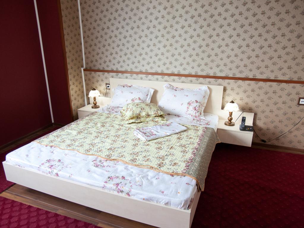Hotel La Gil Bucarest Habitación foto