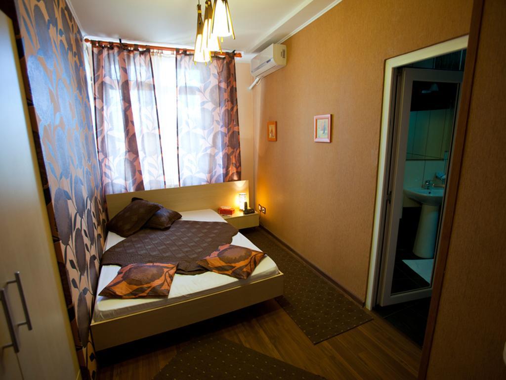 Hotel La Gil Bucarest Habitación foto