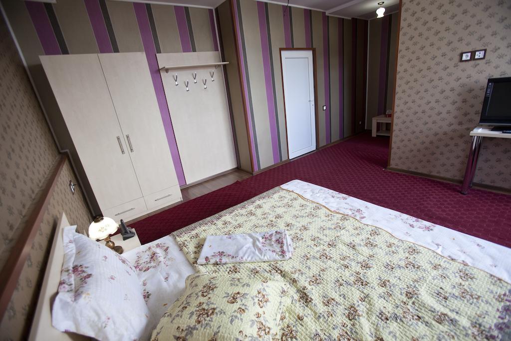 Hotel La Gil Bucarest Habitación foto